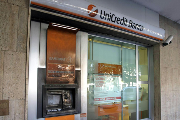 Una “bad bank” tra Intesa e Unciredit