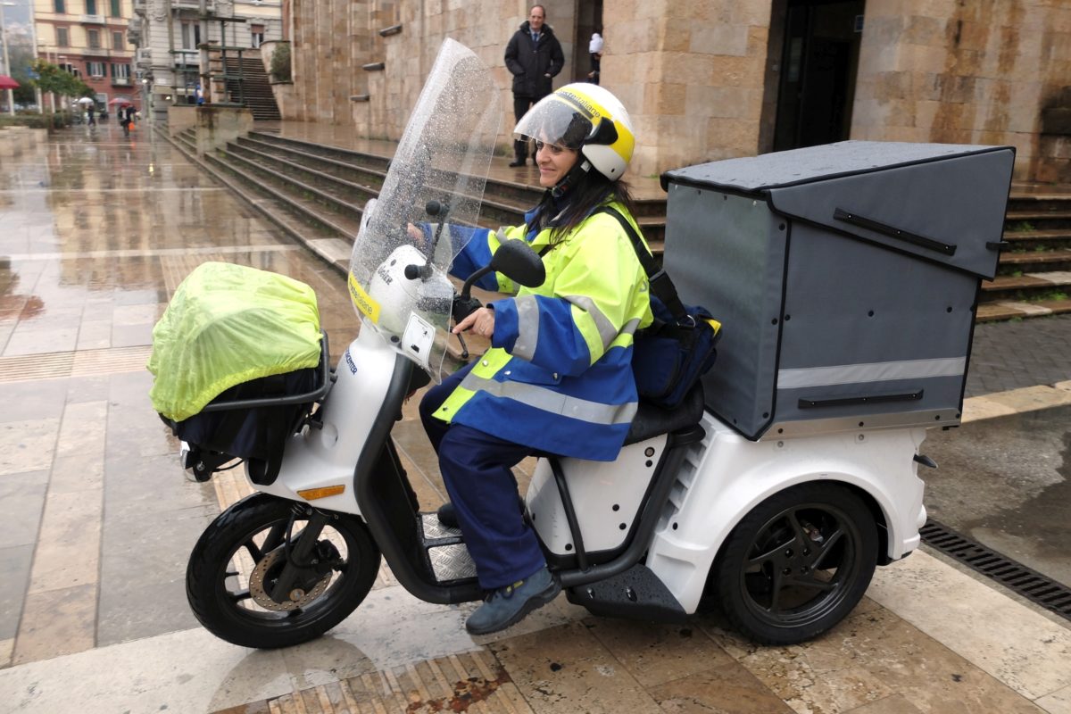 Poste, a Genova arrivano i tricicli elettrici